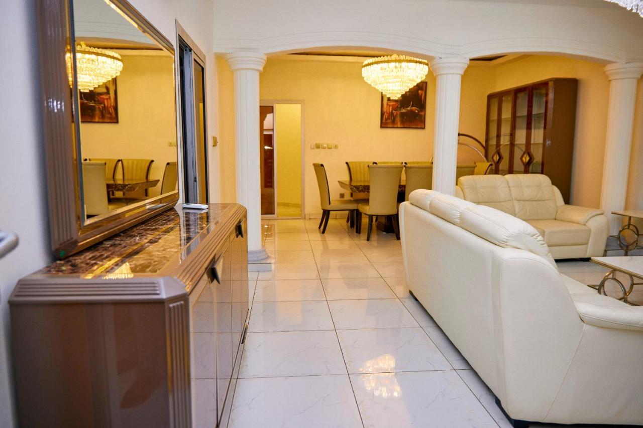 Residence Noumsi Yaoundé Esterno foto